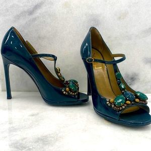 YSL (Yves Saint Laurent Laurent) New runway stiletto shoe. Sexy elegant